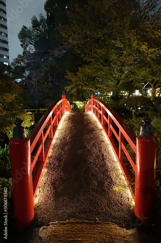 朱塗りの橋 夜の和風庭園 Japanese Old Style Bridge Stock Photo Adobe Stock