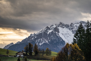 bergkulisse winter südtirol