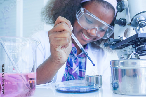 Cuadros en Lienzo African kid girl scientist testing liquid chemical in laboratory,reserch and development concept