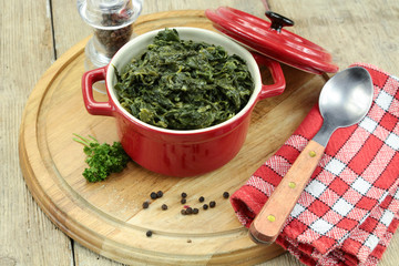 spinach cooked with fresh cream