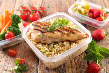 Canvas Print - grilled chicken fillet with vegetable- healthy lunch box