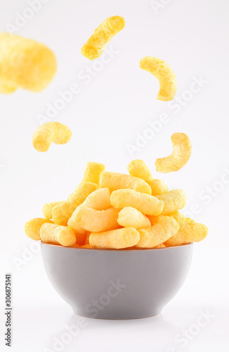 Cuadros en Lienzo puffed corn chips in gray bowl on white background