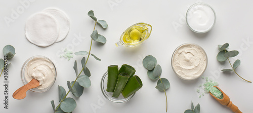Fotografía Eco cream products of aloe vera, olive oil and sea salt on white