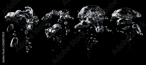 Fotografía Air bubbles in the water on black background.