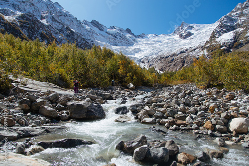 Plakaty Kaukaz  gory-dombay-trekking-w-parku-narodowym-do-wodospadu-alibek-i-lodowca-jesienny-krajobraz