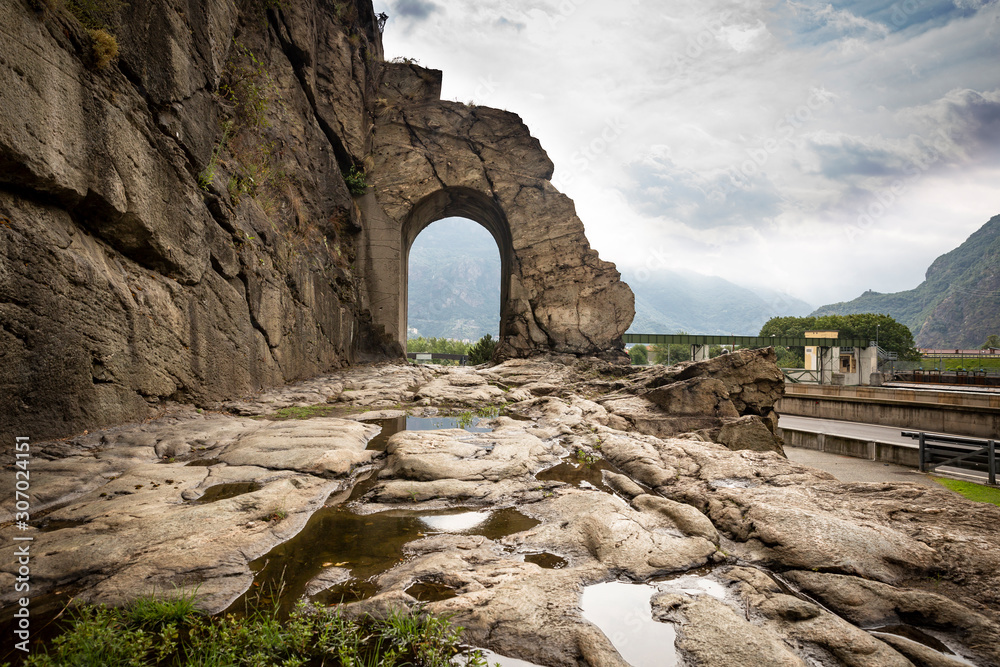 Ancient Roman road and arch in Donnas town, Aosta Valley, Italy - obrazy, fototapety, plakaty 