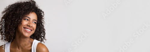 Fotografía Beauty portrait of happy african american woman