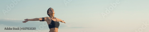 Fotomural A young slim athletic girl in sportswear with snakeskin prints performs a set of exercises