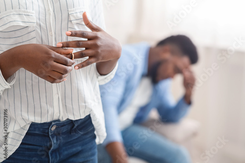 Fotografía Unrecognizable black woman removing wedding ring from finger, divorcing with hus