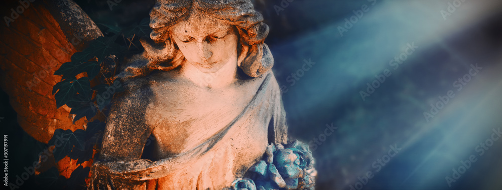 Ancient statue of beautiful angel in the sunlight - obrazy, fototapety, plakaty 