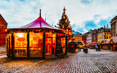 Poster - Tree at Night Christmas Market on Dome square in Winter Riga, Latvia. Advent Fair Decoration and Stalls with Crafts Items on the Bazaar. Latvian street Xmas and holiday