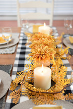 Holiday Dinner Table - Home Decor