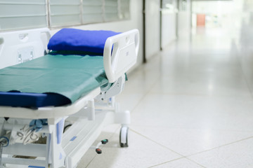 Aufkleber - Abstract blurred hospital corridor path way with blank patient bed for background