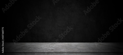 Fototapety ciemne  czarny-pokoj-perspektywiczna-podloga-cementowa-lub-betonowy-stol-polkowy-uzywany-jako-tlo-studyjne