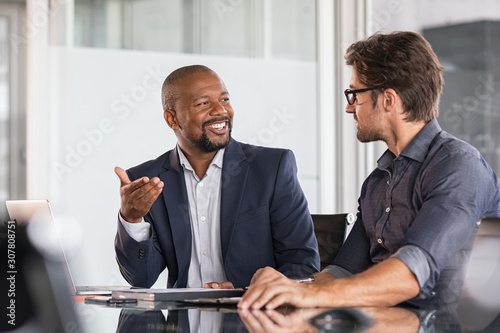 Fotomural Multiethnic business people in meeting