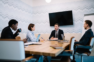 Wall Mural - Businesspeople having formal discussion in office