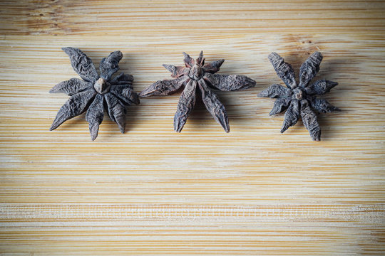 Spices image of cinnamon, star anise, clove