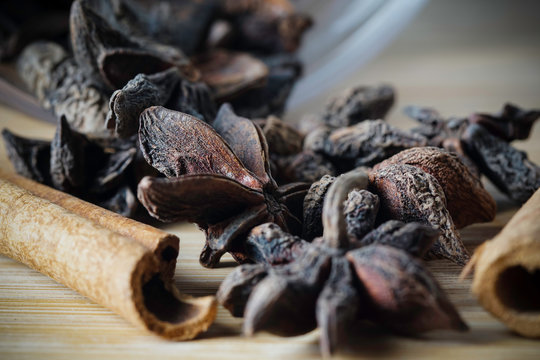Spices image of cinnamon, star anise, clove