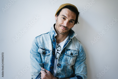 Cuadros en Lienzo Studio portrait of a handsome man