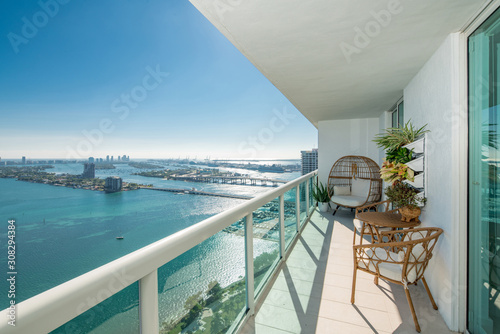 Fotomural Amazing balcony apartment view of Port Miami FL USA