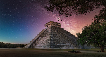 Wall Mural - chitchenitza during sunset