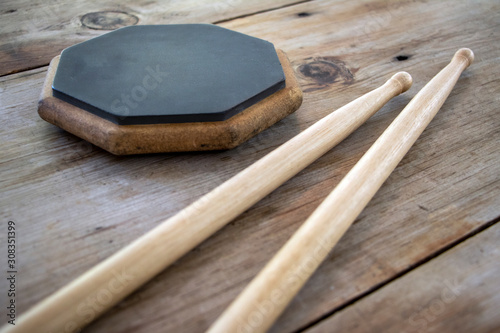 Cuadros en Lienzo Drum practice pad and drumsticks