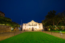 The Alamo Mission At Night In Downtown San Antonio, Texas, USA. The Mission Is A Part Of The San Antonio Missions World Heritage Site.