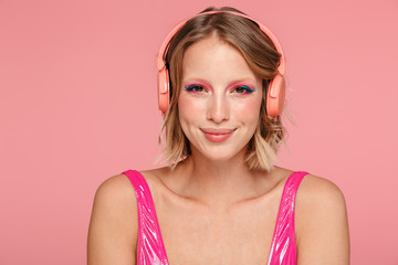 Poster - Portrait of a pretty young girl with bright makeup