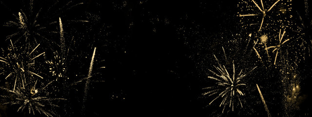 goldenes feuerwerk auf schwarzem hintergrund-abstrakter hintergrund, banner für silvester und neujah