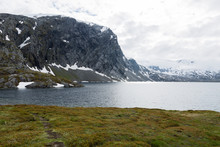 Djupvatnet Und Berglandschaft, Norwegen