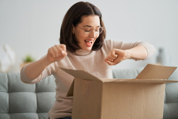 Canvas Print - woman is holding cardboard box