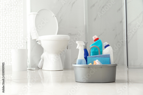 Fotomural Cleaning supplies near toilet bowl in modern bathroom