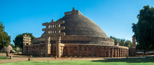 Sanchi Stupa Is A Buddhist Complex, Famous For Its Great Stupa, On A Hilltop At Sanchi Town In Raisen District Of The State Of Madhya Pradesh, India. It Is UNESCO World Heritage Site.
