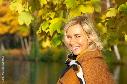 blond woman in her 40s outdoors enjoying the autumn sun Tableau sur Toile