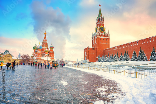 Fotografía View on red square and kremlin in Moscow at winter snowy day, Russia