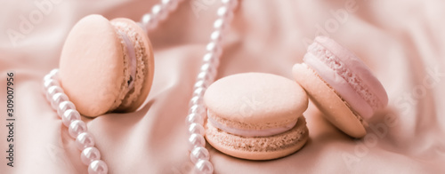 Fotomural Sweet macaroons and pearls jewellery on silk background, parisian chic jewelry,