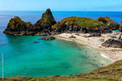 Fotografía Kynance cove - a popular but secluded beach in Cornwall, England