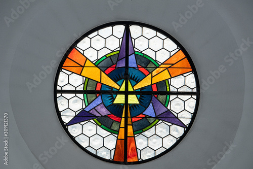 Cuadros en Lienzo Dreifaltigkeitsglasfenster, Kapuzinerkirche, Brig, Wallis, Schweiz