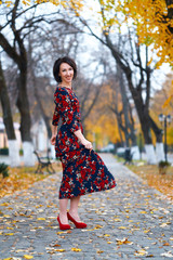 Wall Mural - Beautiful elegant woman posing in a city street, autumn season