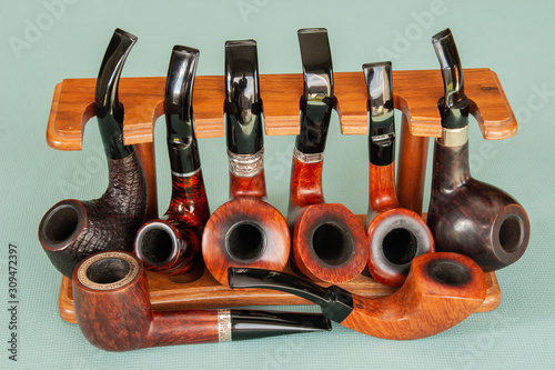 Fotografía Classic briar wooden smoke pipe