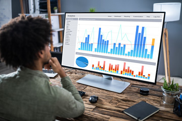 Poster - Businessman Analyzing Graph On Computer