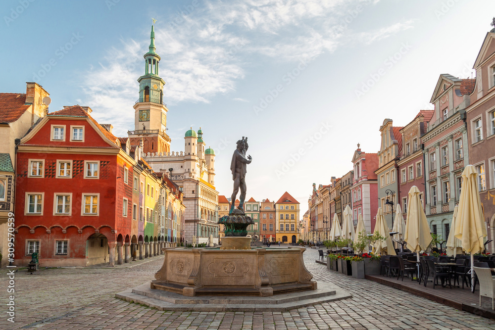 Main Market city square (Stare Miasto) of Poznan, Poland,  - obrazy, fototapety, plakaty 