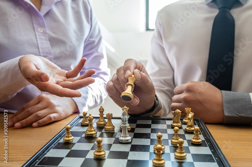 Fotomural hand of businessman moving chess in competition, shows leadership, followers and
