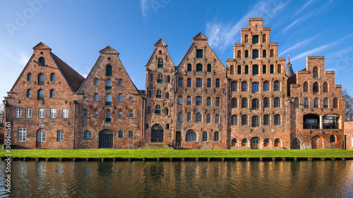 Cuadros en Lienzo Salzspeicherguppe Hansestadt Lübeck frontal sonnig