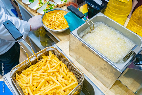 Cuadros en Lienzo Cooking potatoes in a deep fryer
