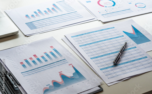 Fotografía businessman working calculate data document graph chart report marketing research development planning management strategy analysis financial accounting