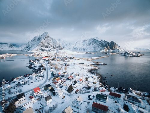Fotografía Reine, aerial view with snow. Lofoten Islands, Norway
