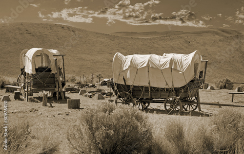 Fotomural Simulated old photograph of wagons on the Oregon trail
