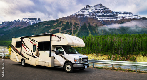 Fotomural Motorhome RV Vacation Adventure Getaway