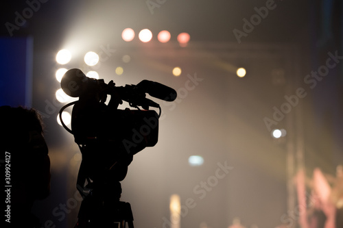 Fotografía Video Production Camera social network live recording on Stage event which has interview session of contest, performance, concert or business seminar